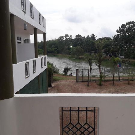 Kanora Lake Resort Maharagama Extérieur photo