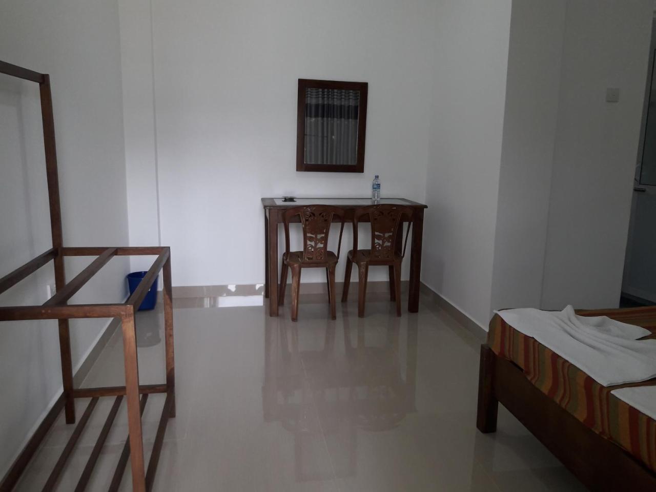 Kanora Lake Resort Maharagama Extérieur photo