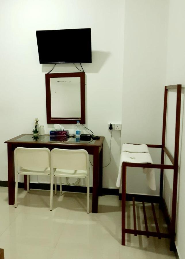 Kanora Lake Resort Maharagama Extérieur photo