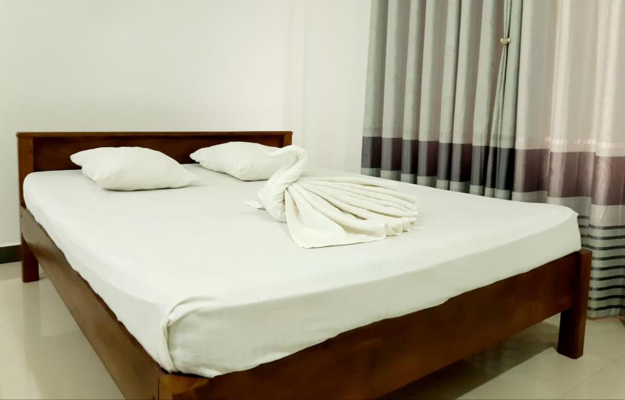 Kanora Lake Resort Maharagama Extérieur photo