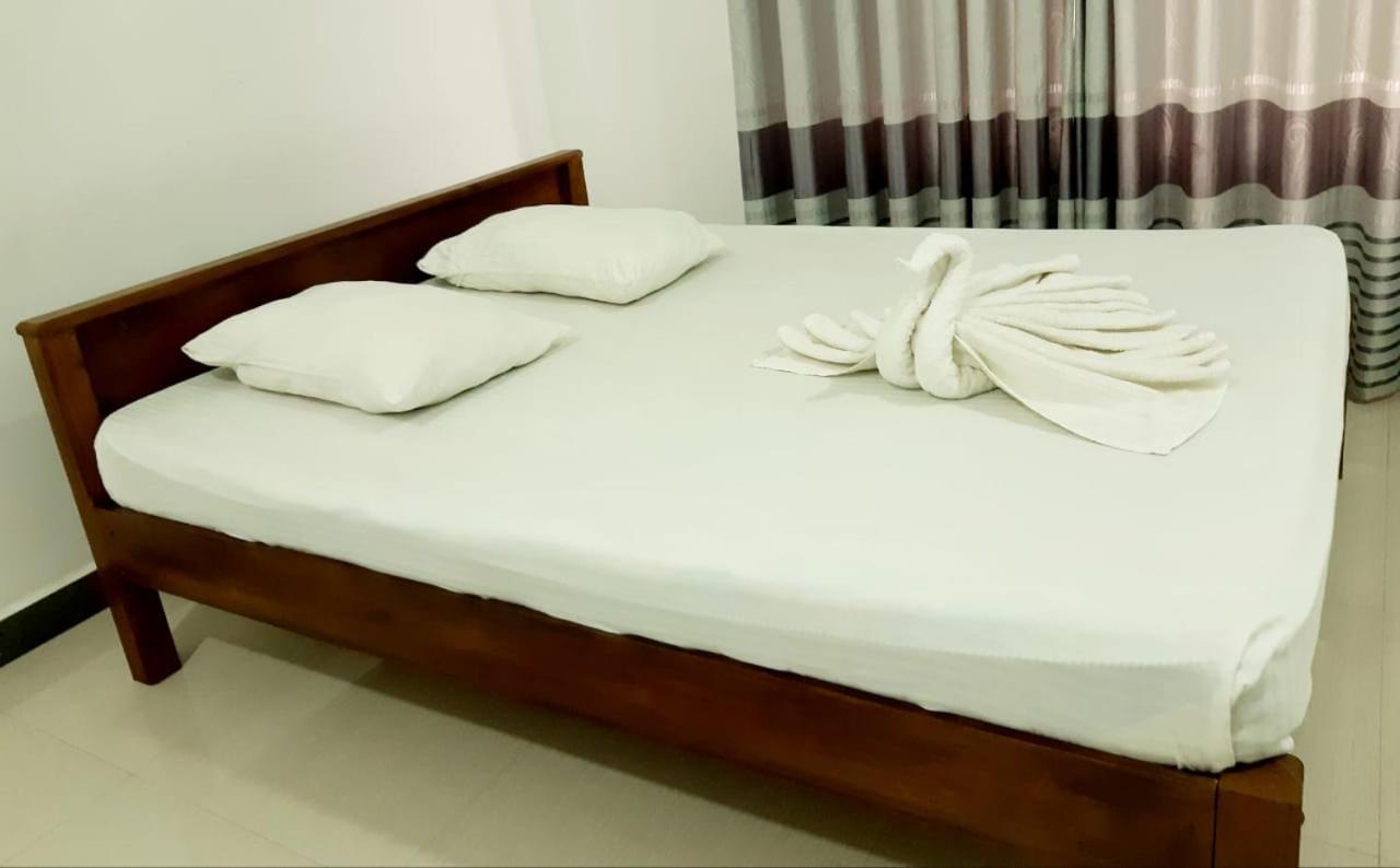 Kanora Lake Resort Maharagama Extérieur photo