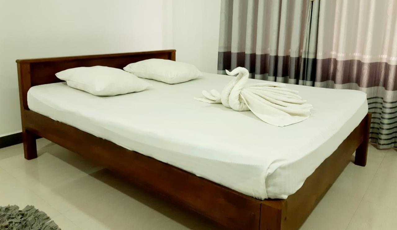 Kanora Lake Resort Maharagama Extérieur photo
