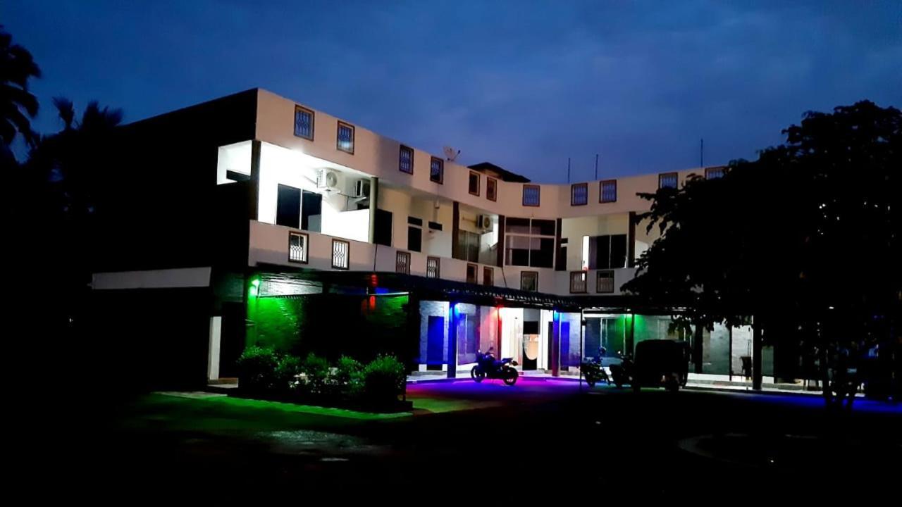 Kanora Lake Resort Maharagama Extérieur photo